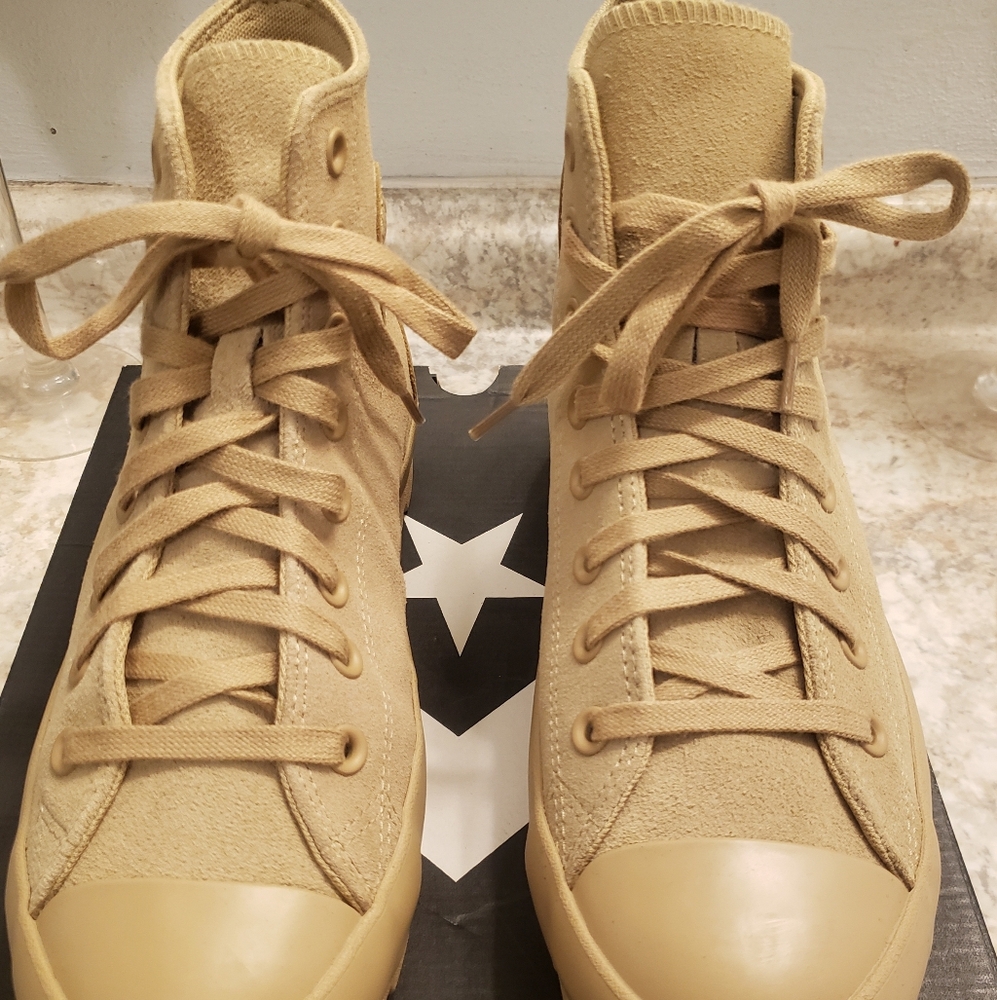 Converse Chuck Taylor Platforms - Picture 3 of 6